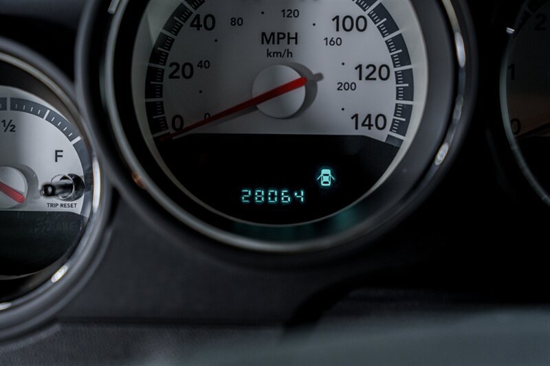 Used 2010 Dodge Challenger SE RWD image 11