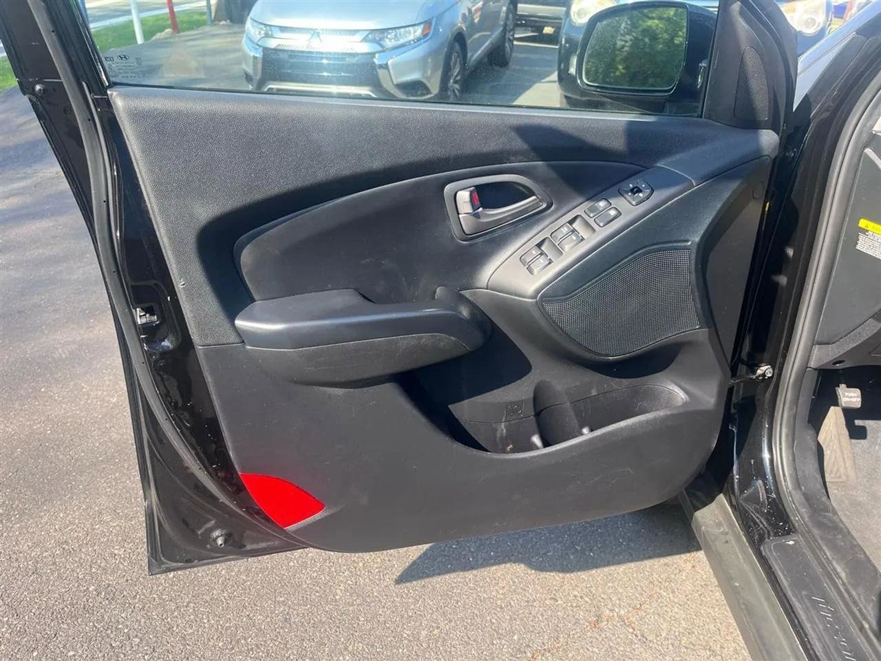 Used 2015 Hyundai Tucson SE AWD/4WD image 13