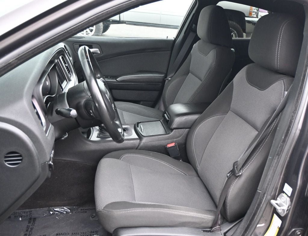 Used 2018 Dodge Charger SXT w/ Blacktop Package RWD image 12