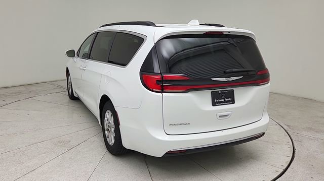 Used 2022 Chrysler Pacifica Touring-L image 4