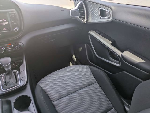Used 2025 Kia Soul LX FWD image 16