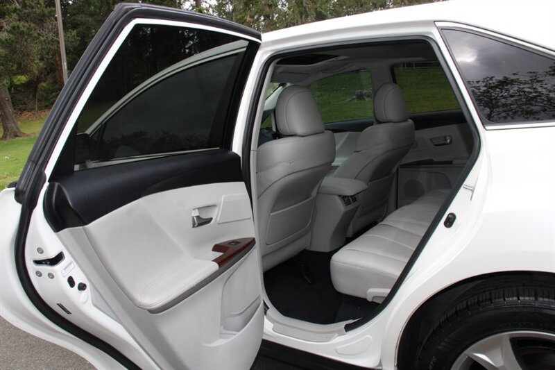 Used 2009 Toyota Venza AWD image 17