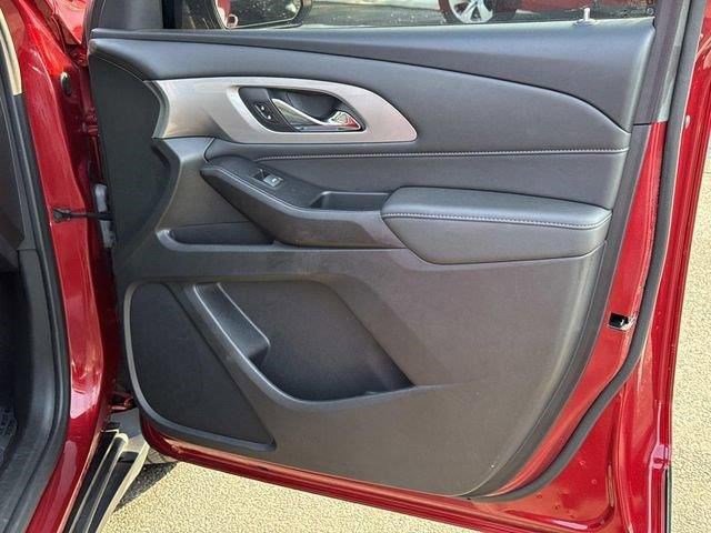 Used 2023 Chevrolet Traverse LT image 8