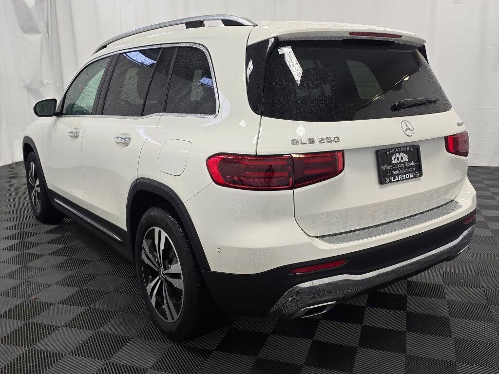 Used 2025 Mercedes-Benz GLB 250 4MATIC image 4