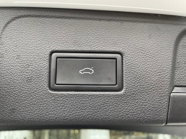 Used 2023 Volkswagen Atlas SE image 31