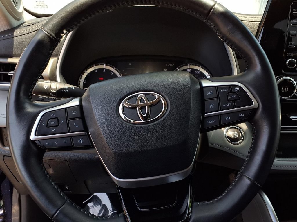 Used 2022 Toyota Highlander Limited FWD image 12