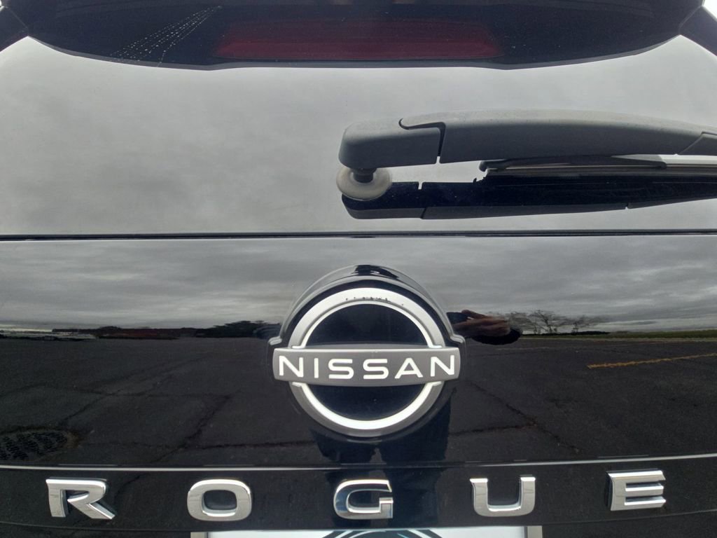 Used 2023 Nissan Rogue SV image 26