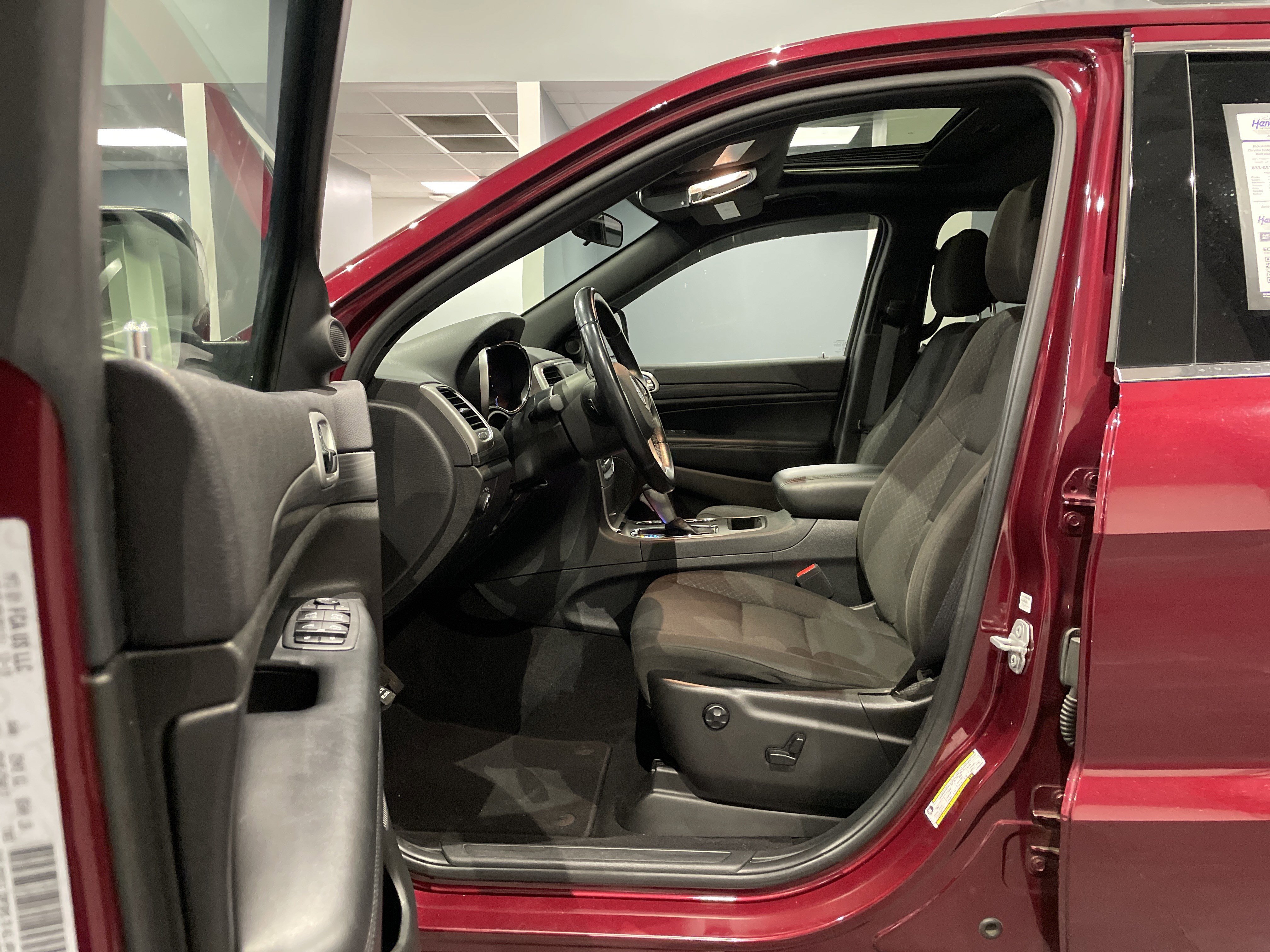 Used 2020 Jeep Grand Cherokee Laredo image 17