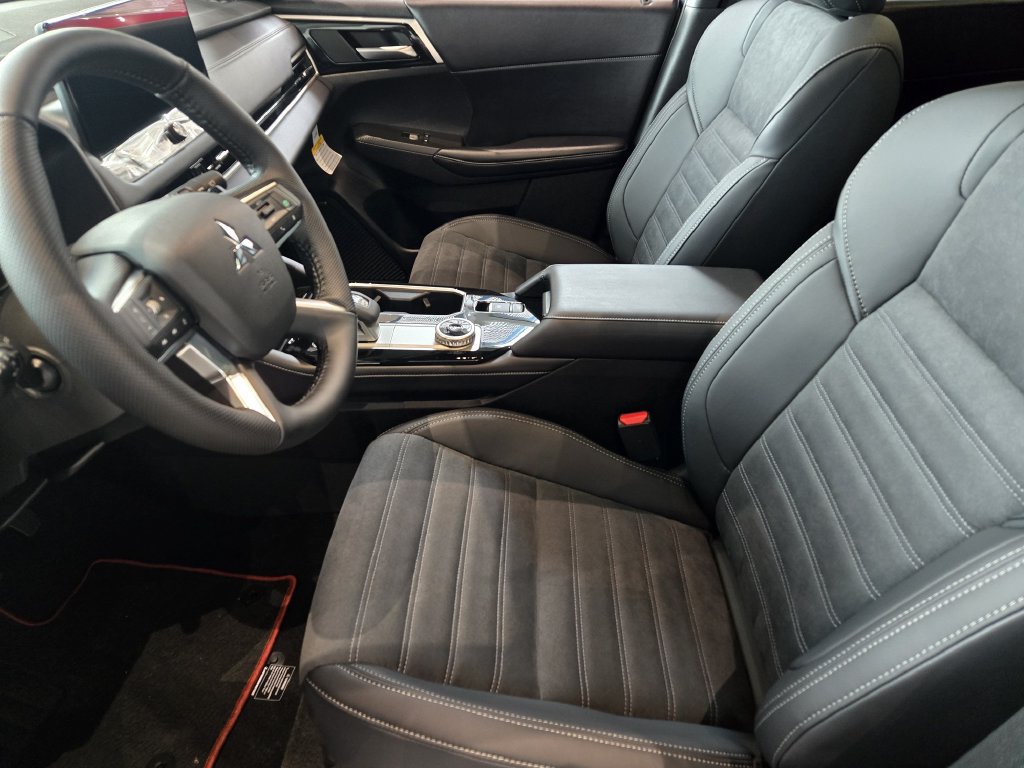 New 2026 Mitsubishi Outlander LE AWD/4WD image 9