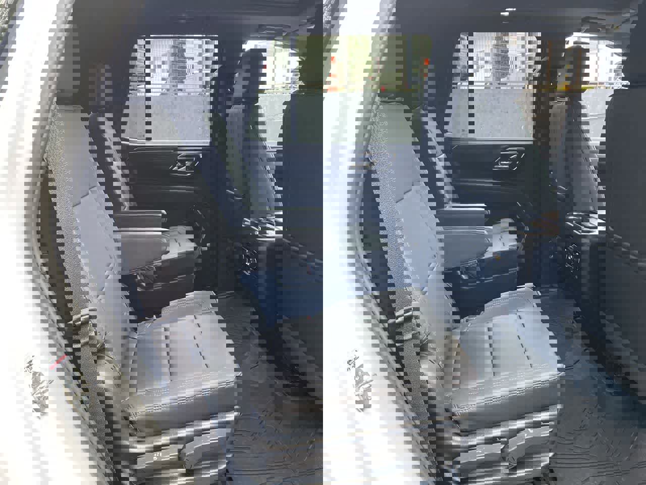 Used 2023 Chevrolet Tahoe LT w/ Luxury Package AWD/4WD image 17