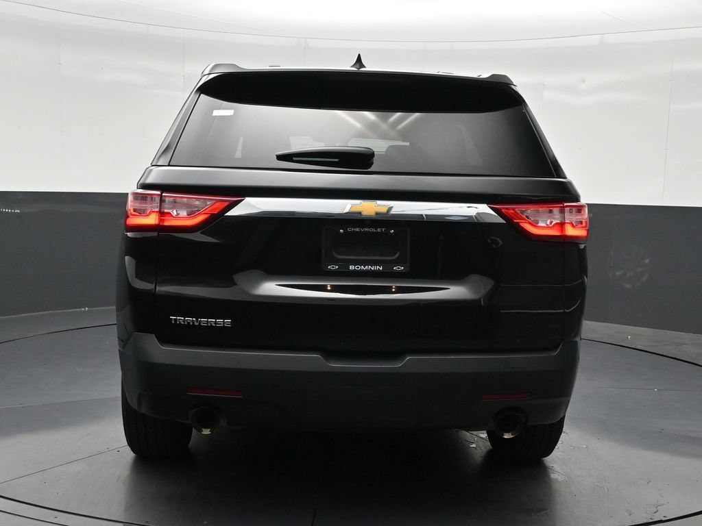 Used 2021 Chevrolet Traverse LS FWD image 4