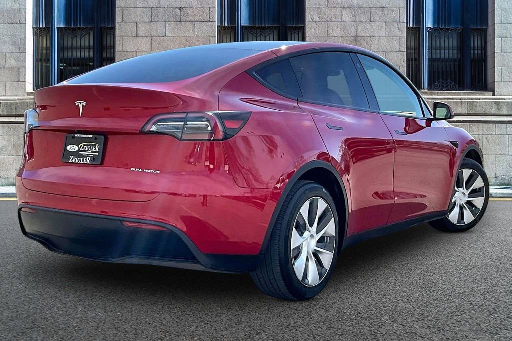 Used 2022 Tesla Model Y Long Range image 11