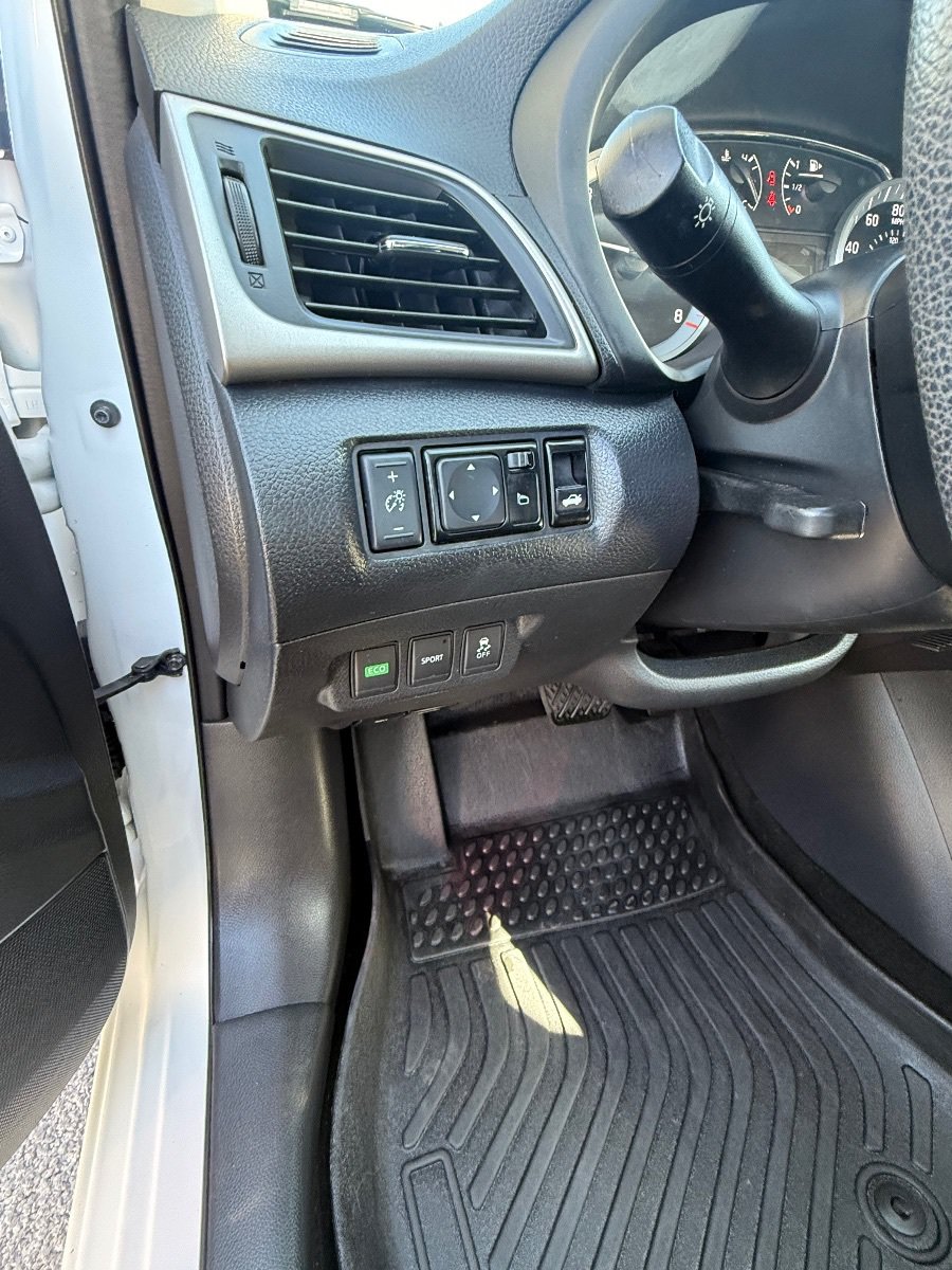 Used 2011 Nissan Sentra 2.0 SR FWD image 27