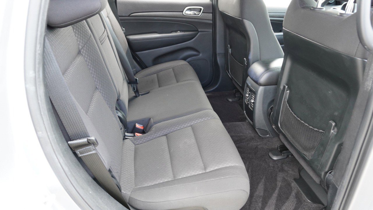 Used 2018 Jeep Grand Cherokee Laredo image 26