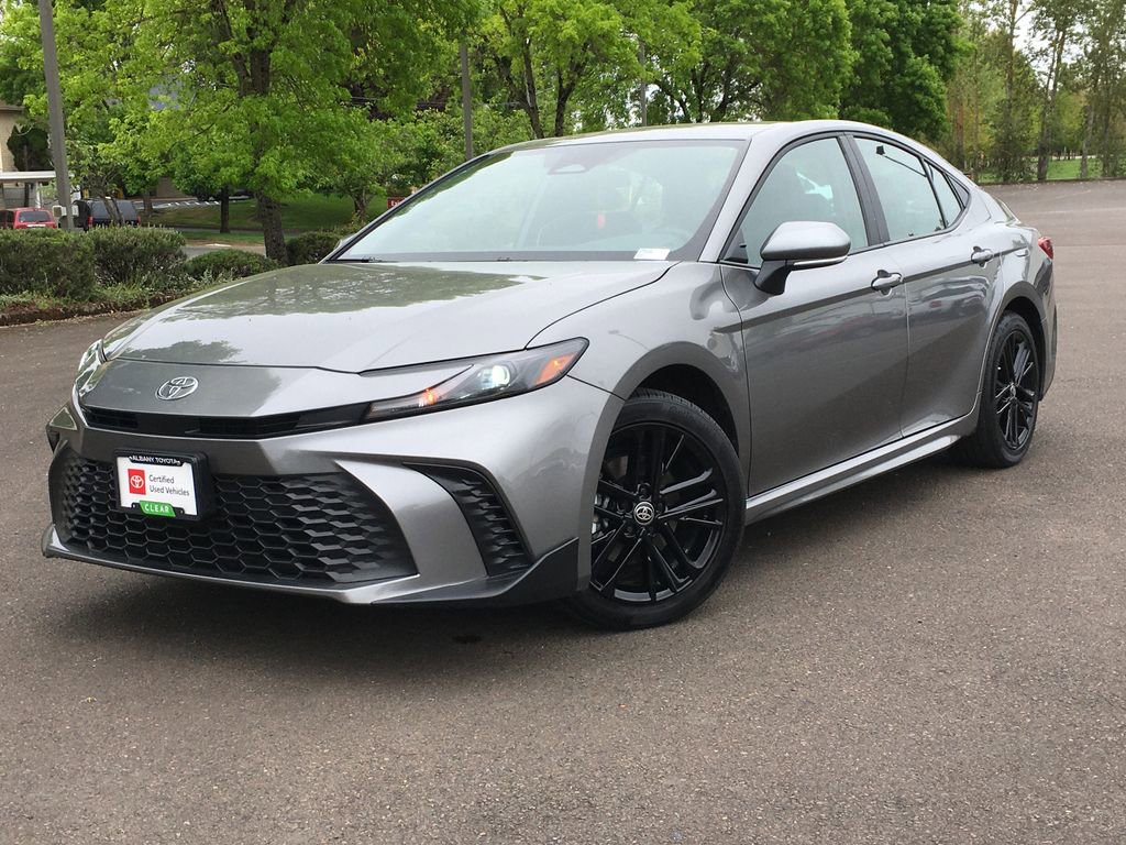 Used 2025 Toyota Camry SE AWD/4WD image 1