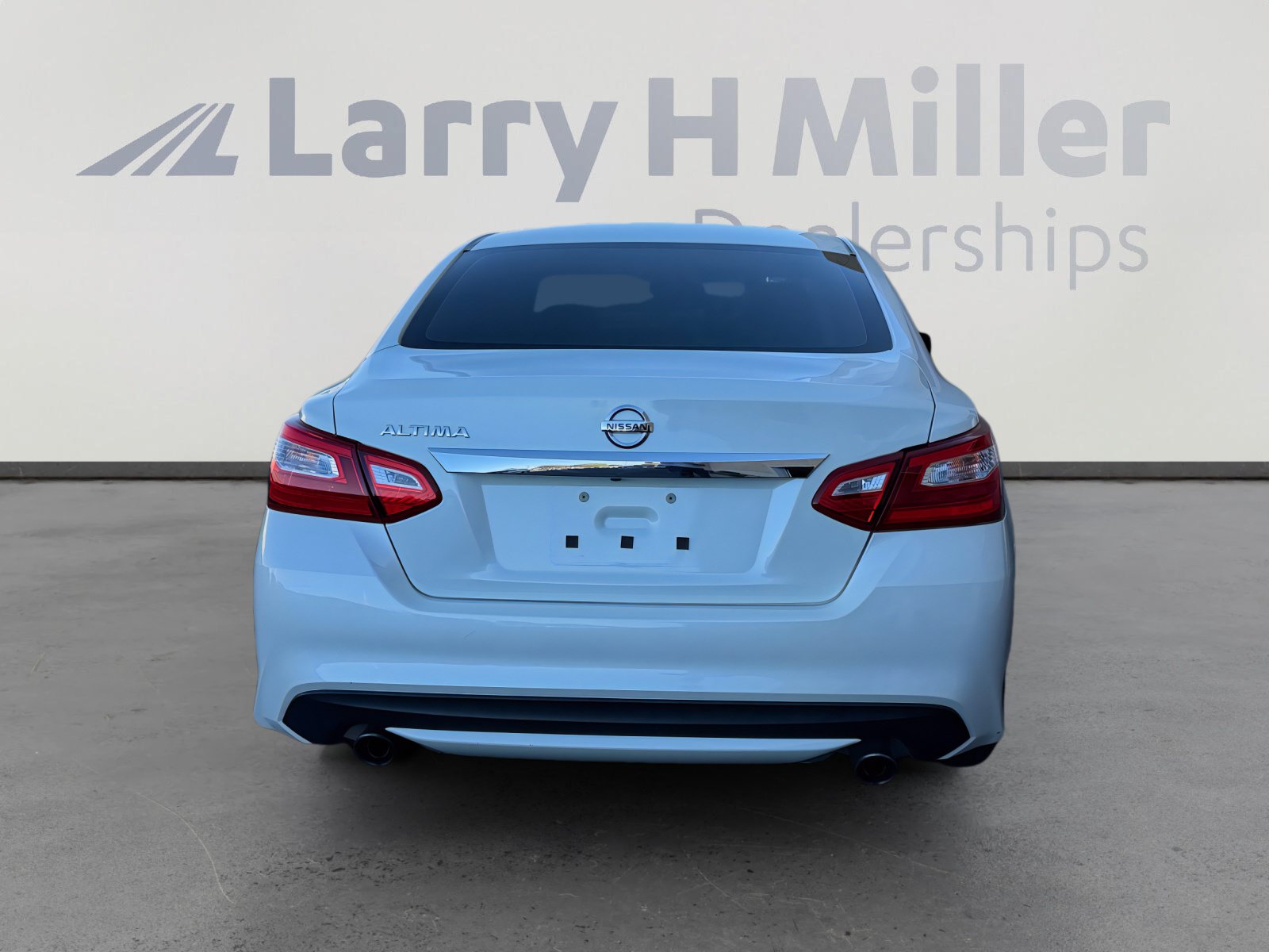 Used 2017 Nissan Altima 2.5 S w/ Power Driver Seat Package FWD image 4