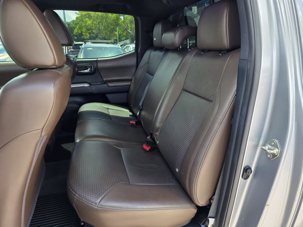 Used 2016 Toyota Tacoma Limited w/ Towing Package AWD/4WD image 14