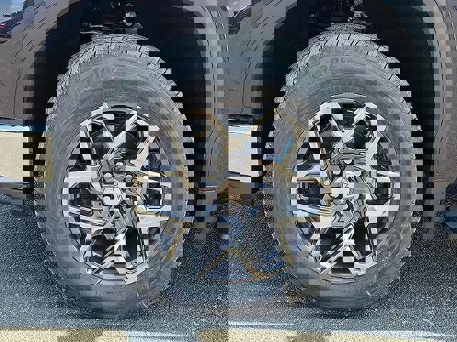 New 2026 GMC Sierra 1500 SLT image 8