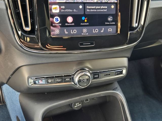 Used 2023 Volvo XC40 Recharge Plus image 21