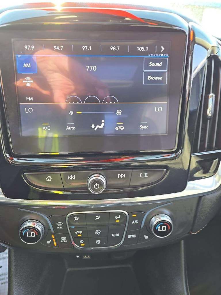 Used 2020 Chevrolet Traverse LT w/ LT Premium Package image 9