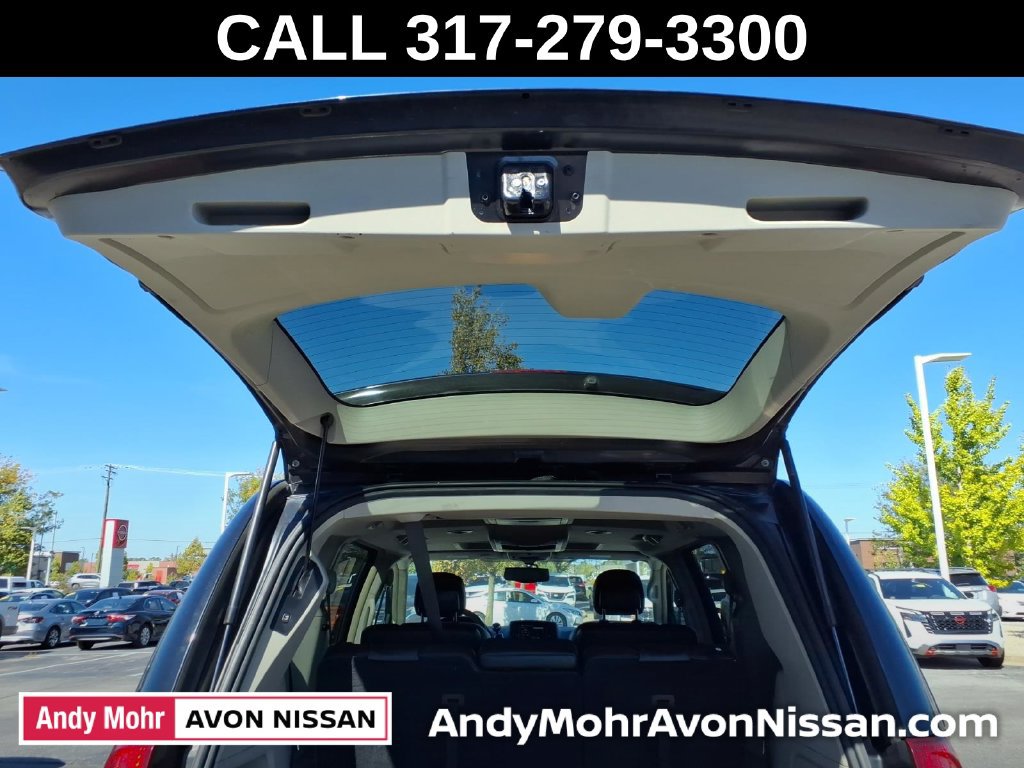 Used 2016 Chrysler Town & Country Touring-L FWD image 10
