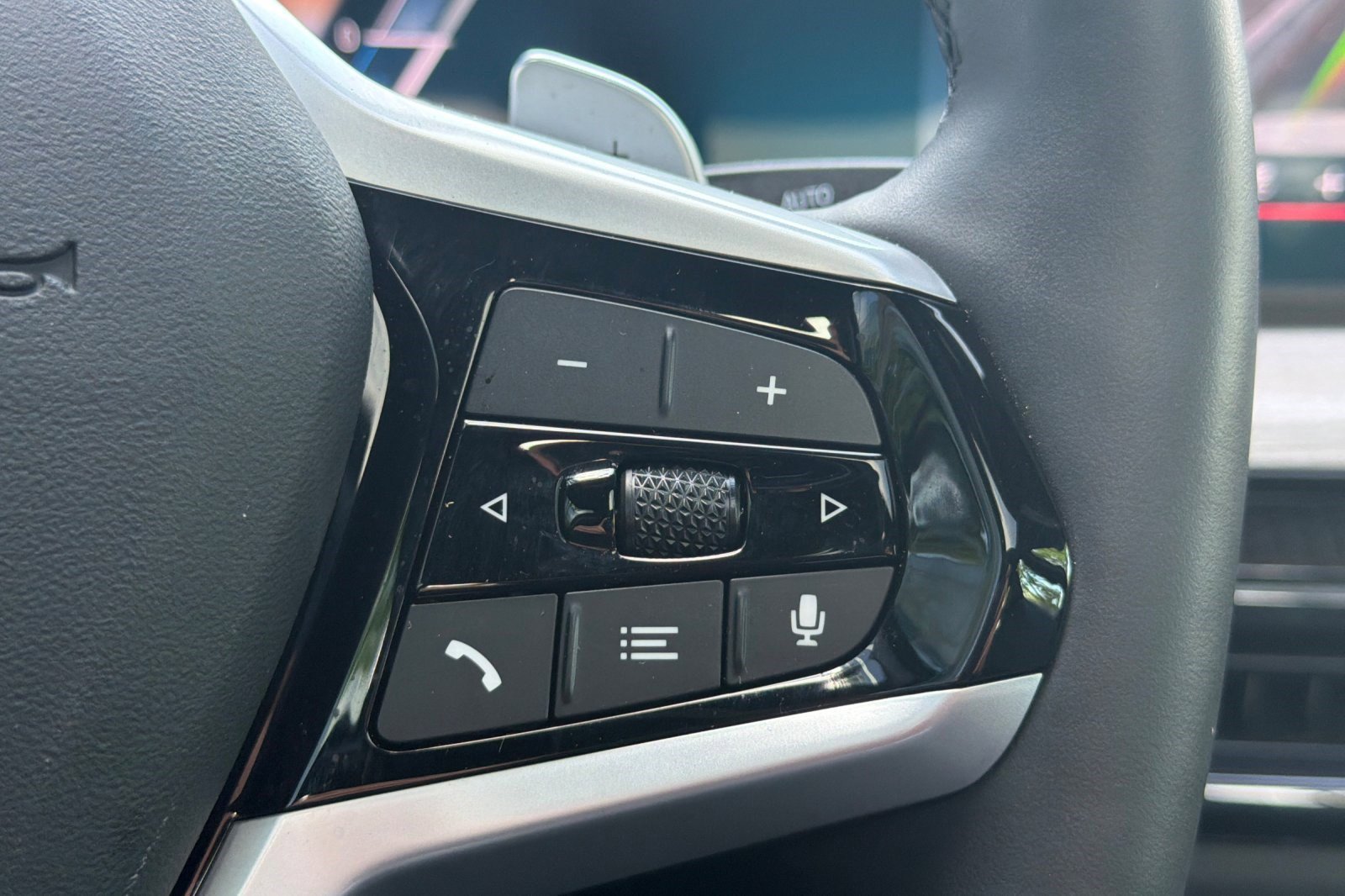 Certified 2025 BMW 330i Sedan image 31