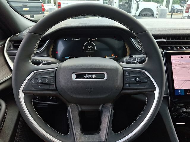 Used 2025 Jeep Grand Cherokee L Limited AWD/4WD image 21