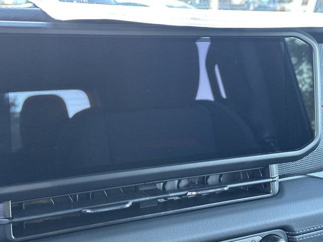 New 2026 Jeep Gladiator Rubicon w/ Technology Group image 25