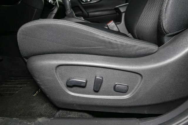 Used 2020 Nissan Rogue SV AWD/4WD image 35
