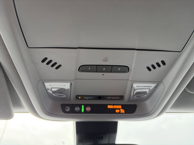 Used 2024 GMC Terrain SLT w/ Infotainment Package II image 26