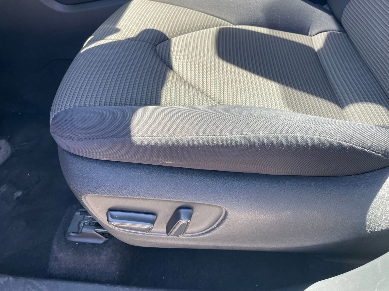 Used 2024 Toyota Highlander LE image 4