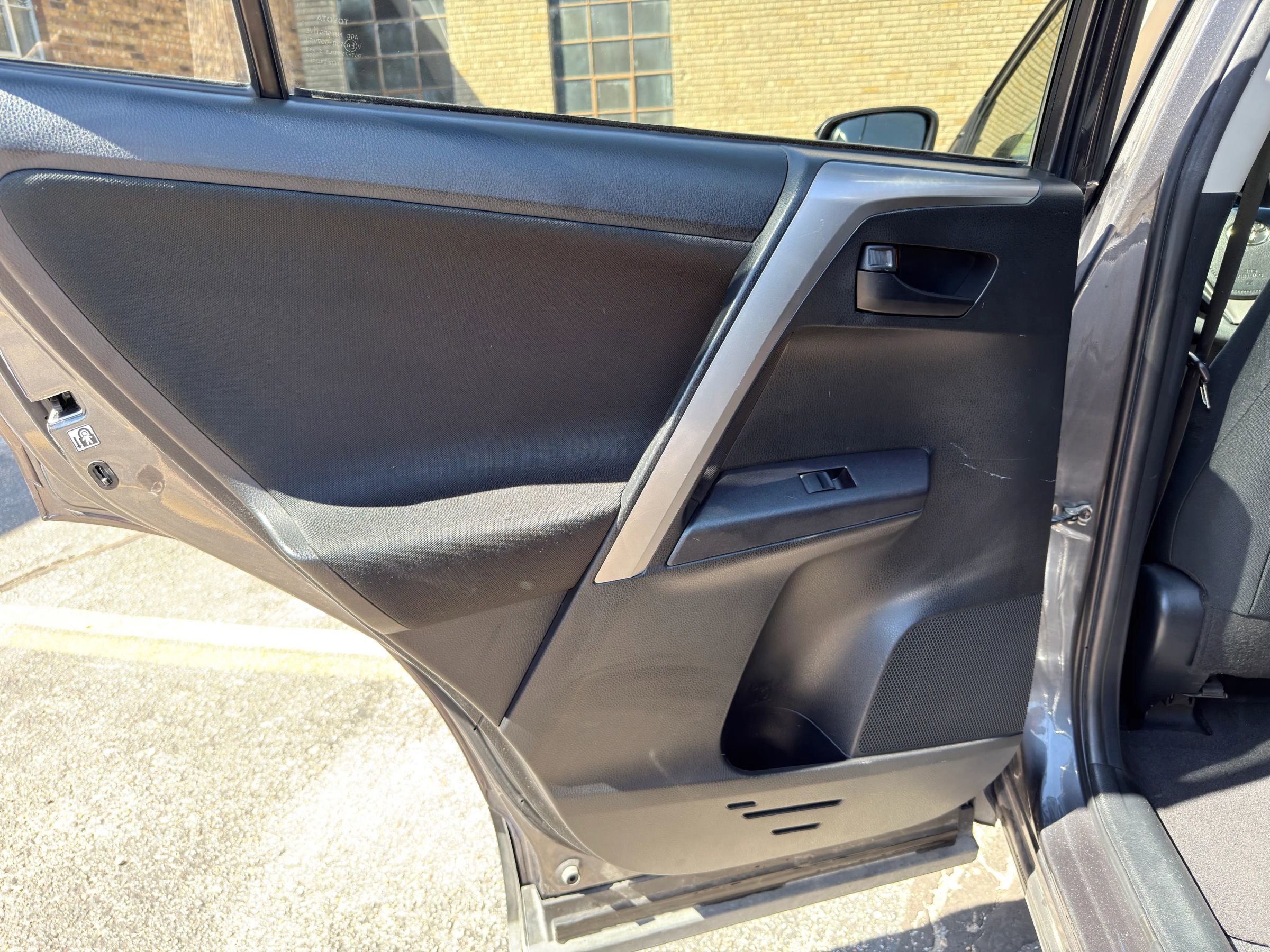 Used 2018 Toyota RAV4 LE image 25