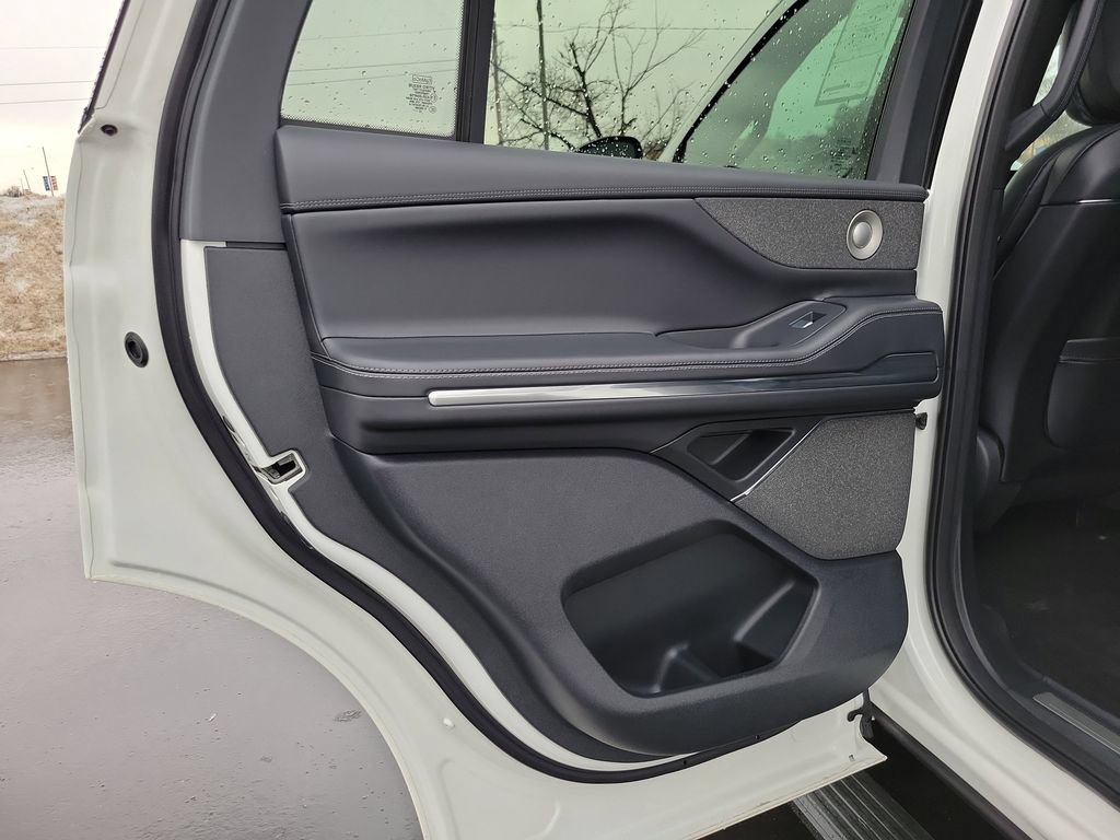 New 2026 Lincoln Navigator Reserve w/ Jet Appearance Package AWD/4WD image 23