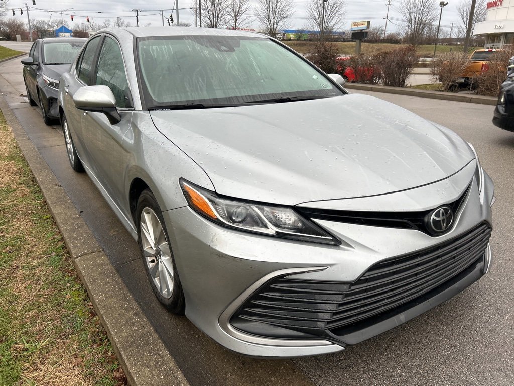 Used 2023 Toyota Camry LE image 3