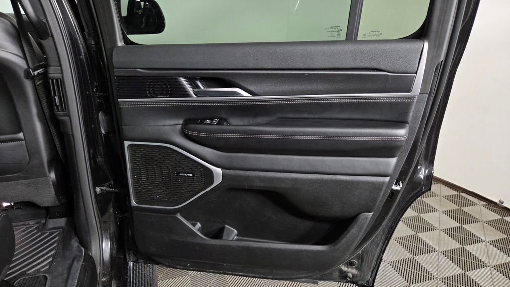 Used 2023 Jeep Wagoneer 4WD image 33