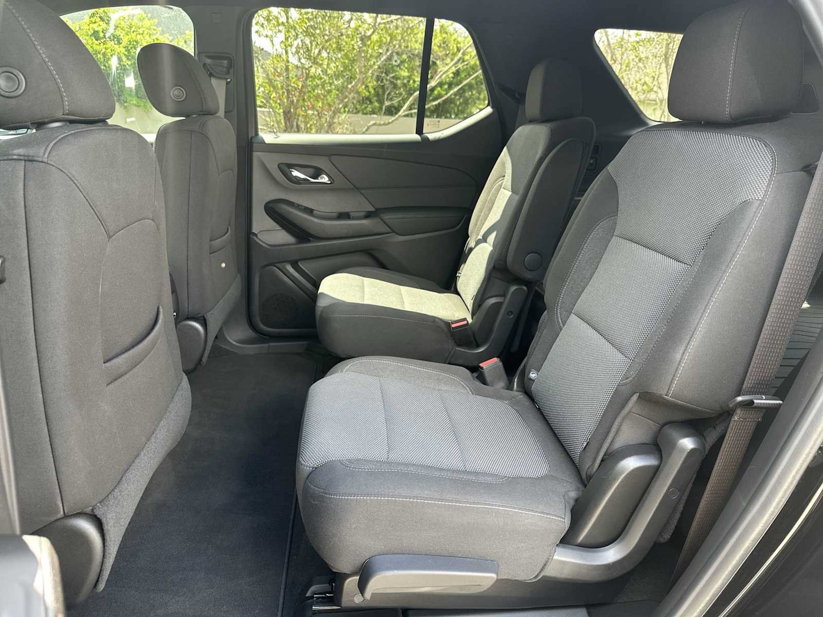 Used 2023 Chevrolet Traverse LT FWD image 17