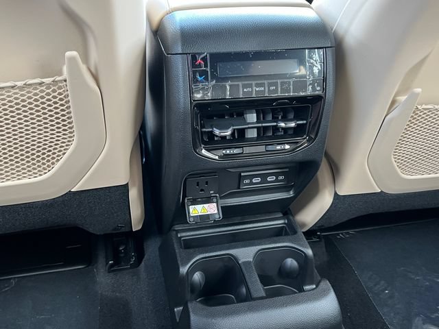 New 2026 Jeep Grand Cherokee L Limited w/ Limited Altitude Package AWD/4WD image 35
