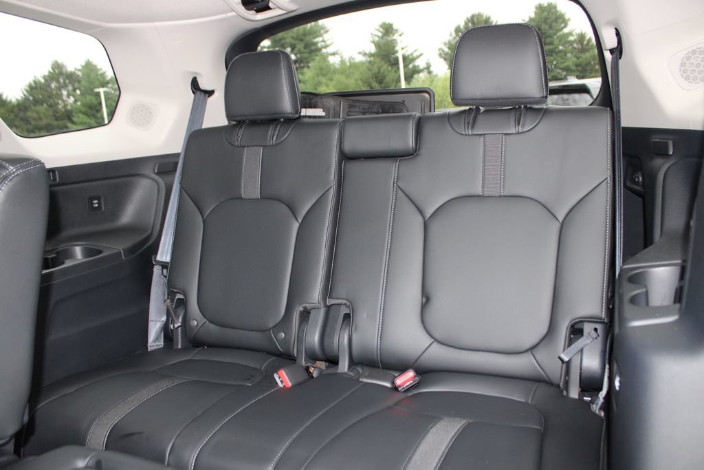 Certified 2025 Honda Pilot Touring image 15