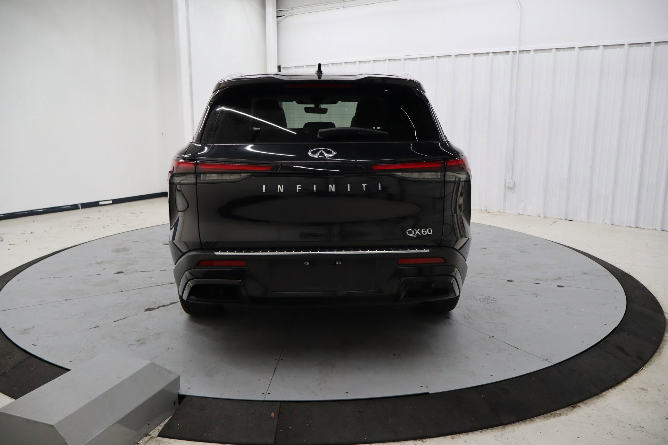 Used 2023 INFINITI QX60 Luxe w/ Performance Audio Package image 6