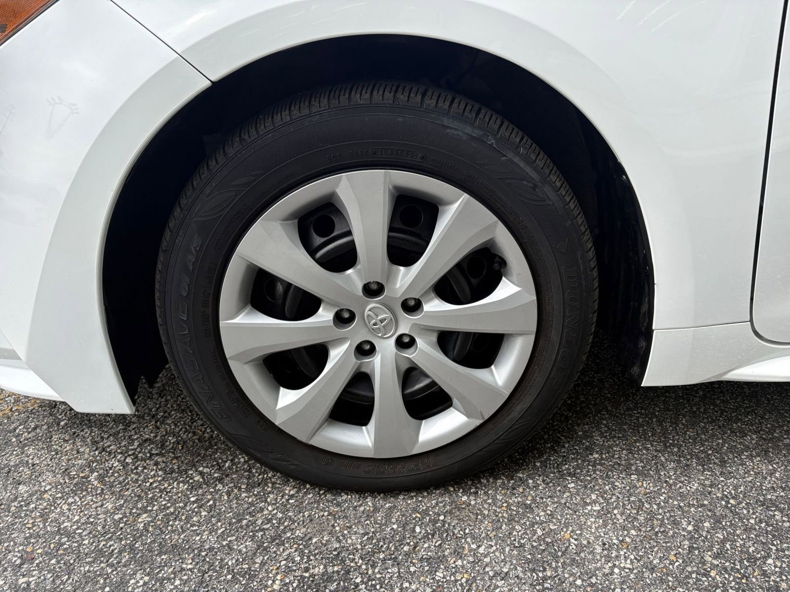 Used 2025 Toyota Corolla LE FWD image 28