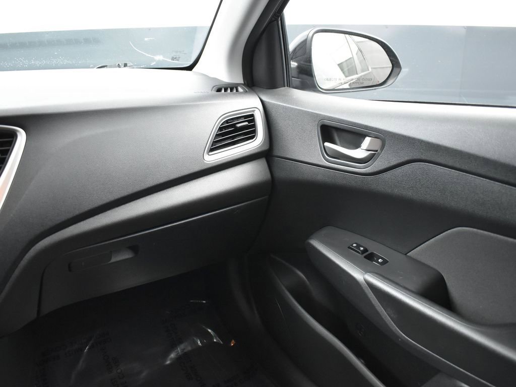 Used 2022 Hyundai Accent SE image 16