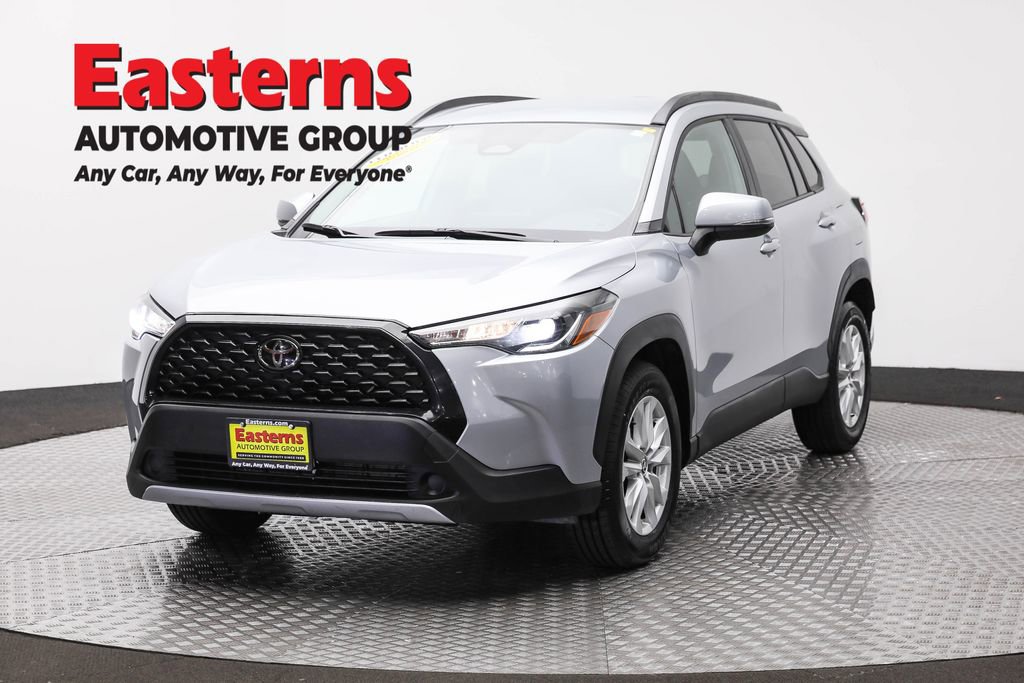 Used 2024 Toyota Corolla Cross LE video 1