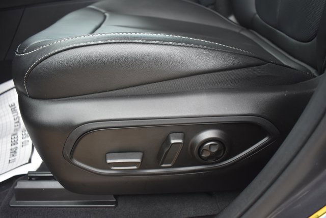 Used 2025 Jeep Grand Cherokee L Limited w/ Luxury Tech Group II image 14