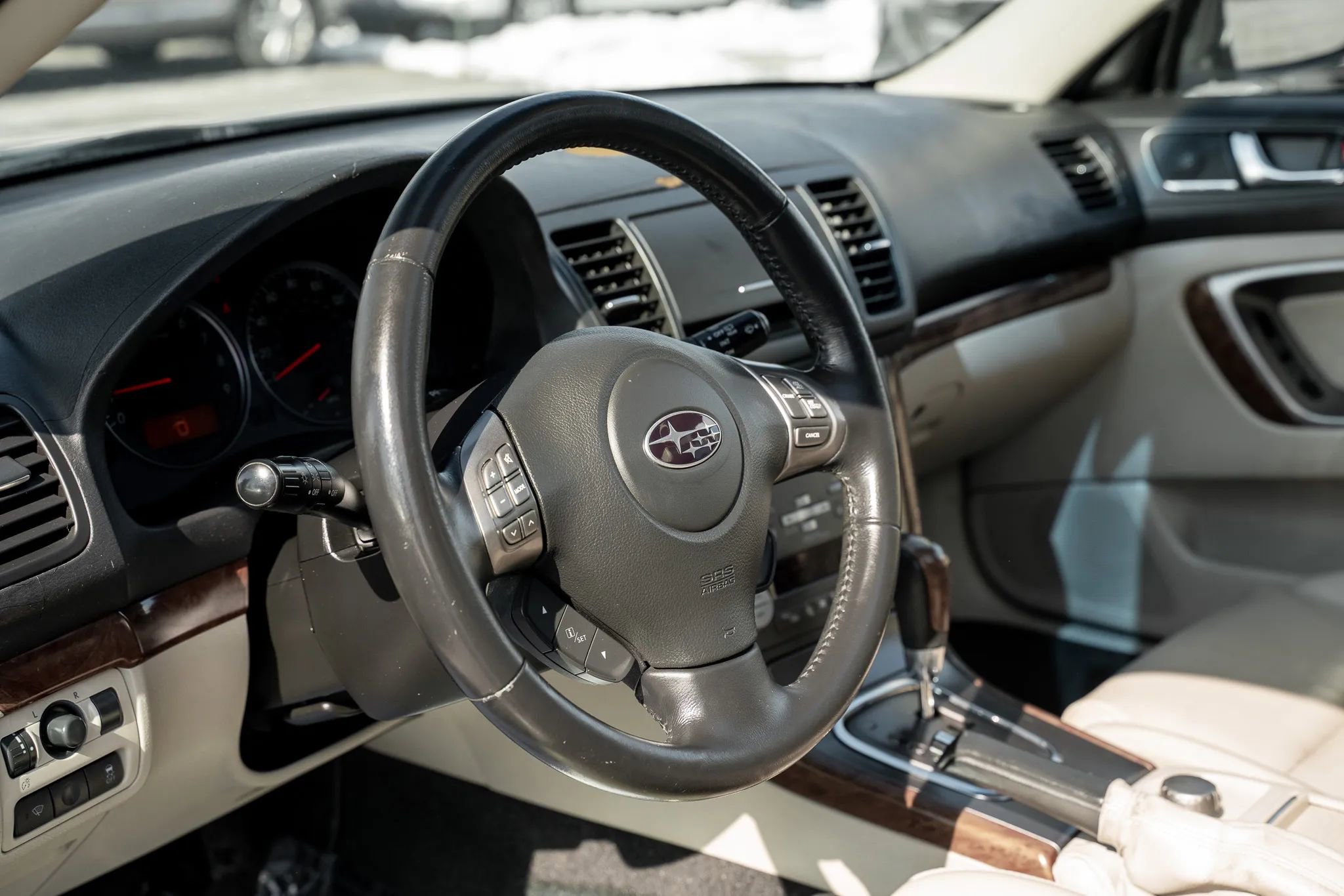 Used 2009 Subaru Outback 3.0R Limited image 14