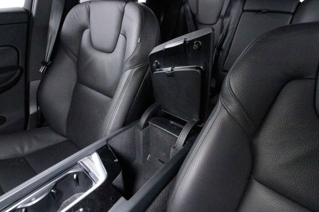 Certified 2025 Volvo XC60 B5 Plus image 12