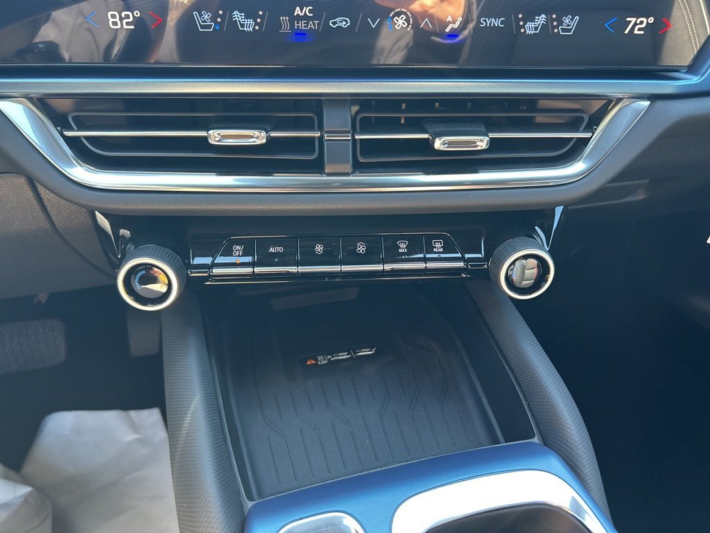 Used 2025 Chevrolet Equinox EV LT w/ Convenience Package II image 27