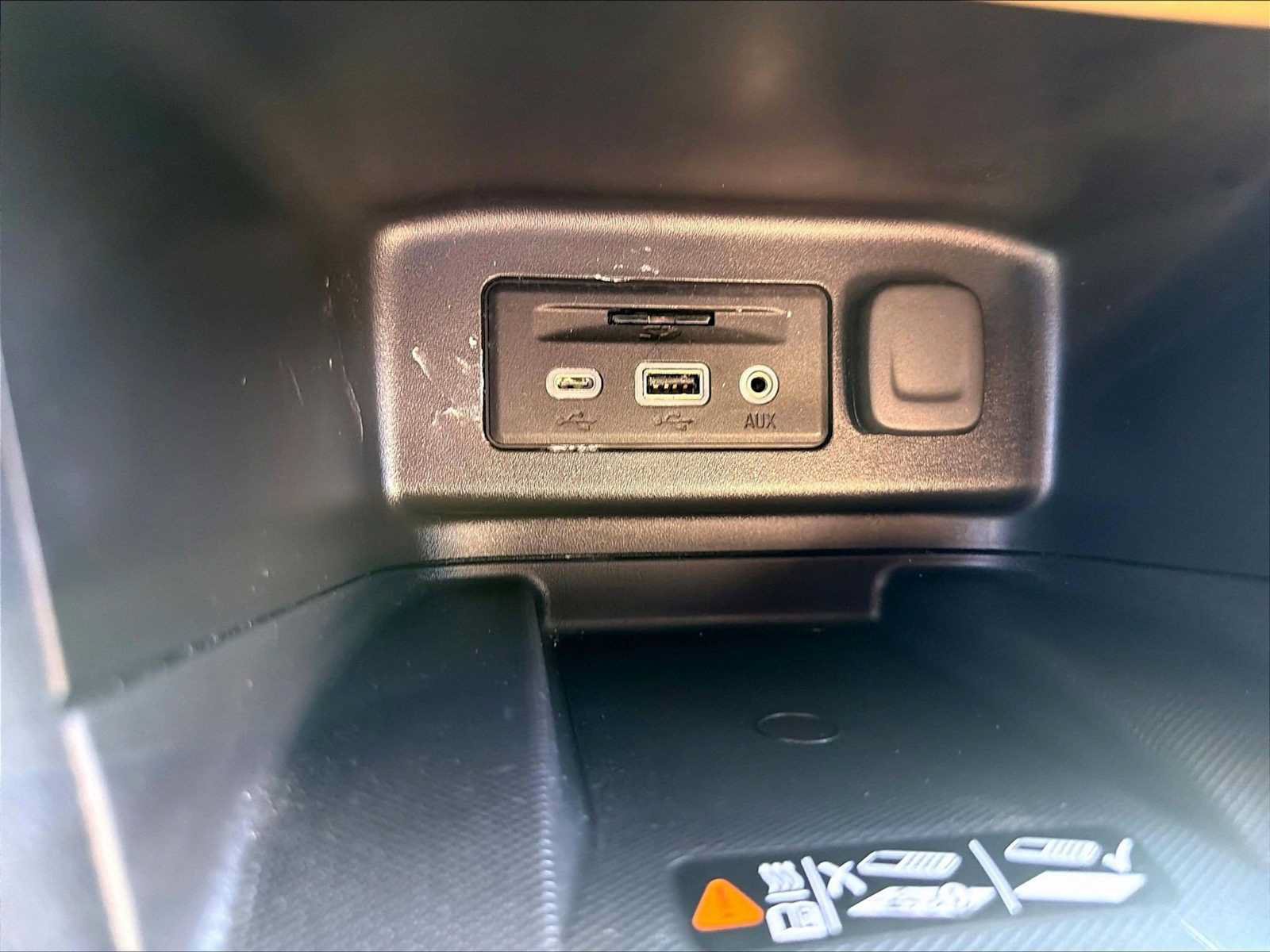 Used 2024 Chevrolet Equinox Premier AWD/4WD image 32