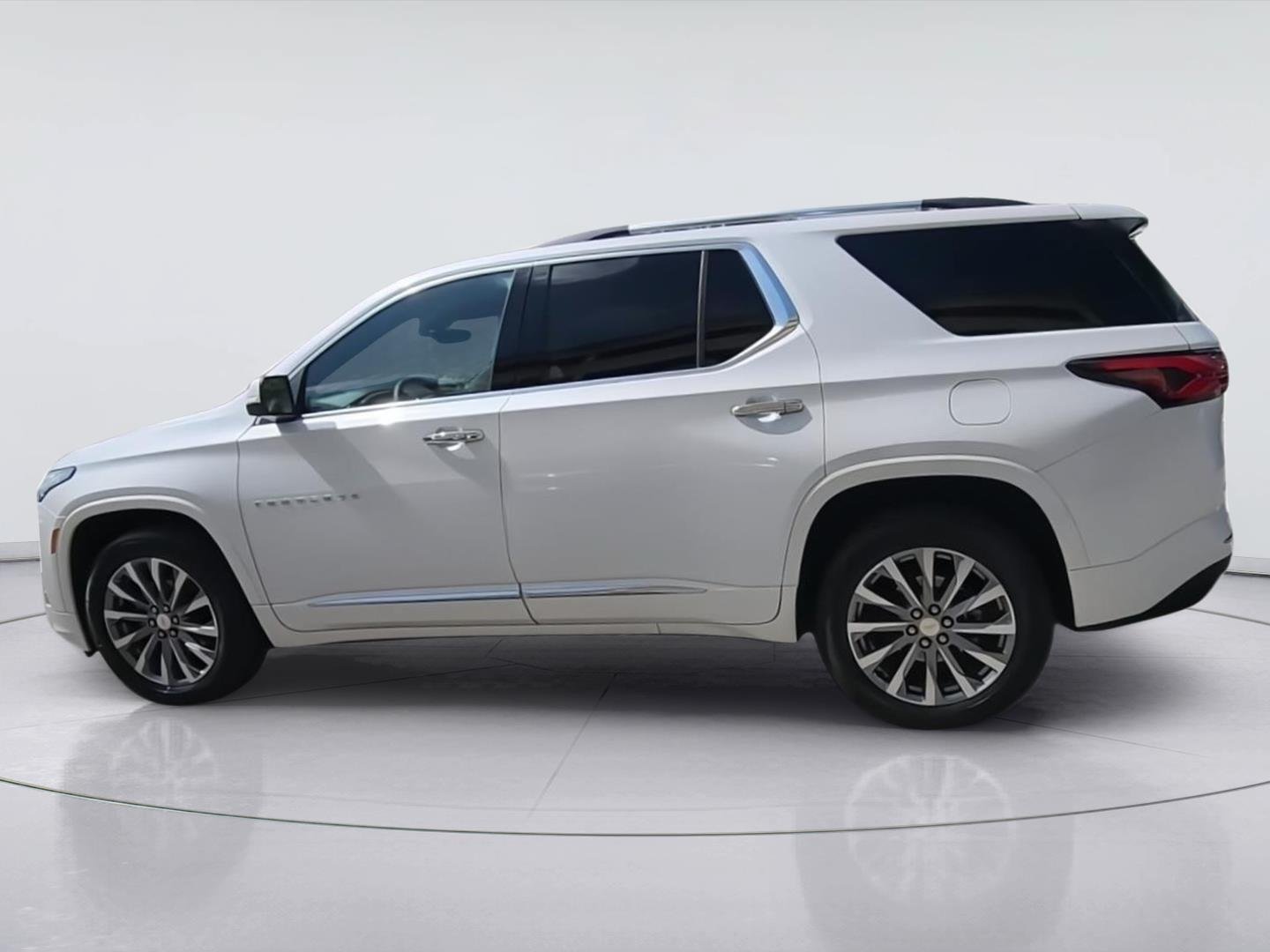 Used 2023 Chevrolet Traverse Premier AWD/4WD image 6