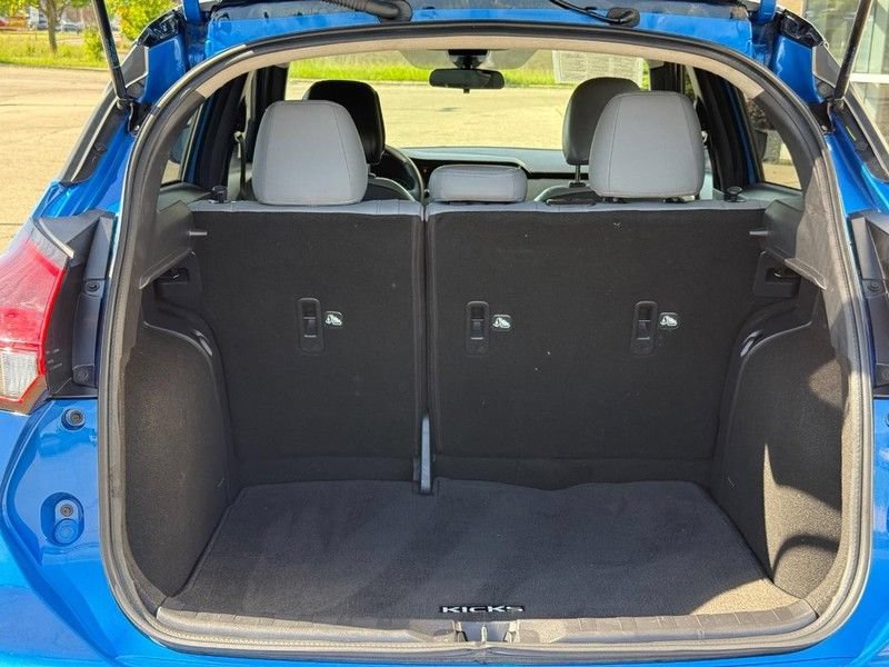 Used 2023 Nissan Kicks SR w/ SR Premium Package FWD image 9