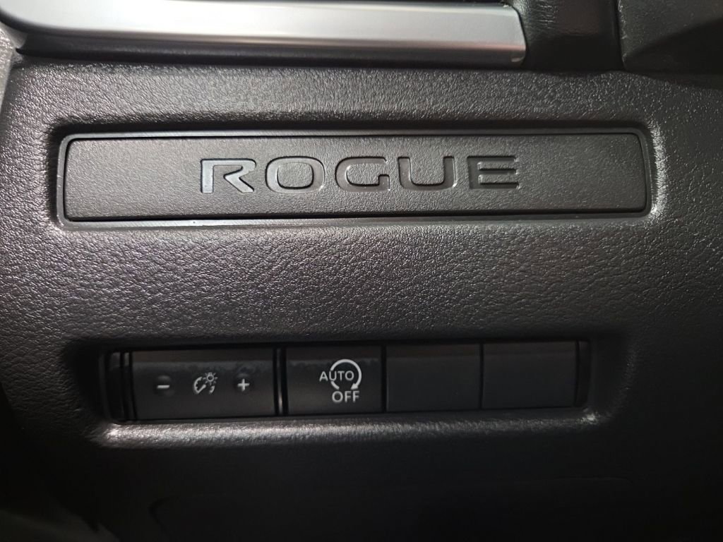 Used 2023 Nissan Rogue S image 24